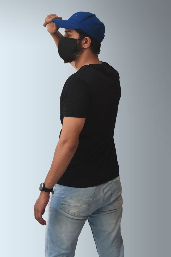 Black T-shirt Kommet