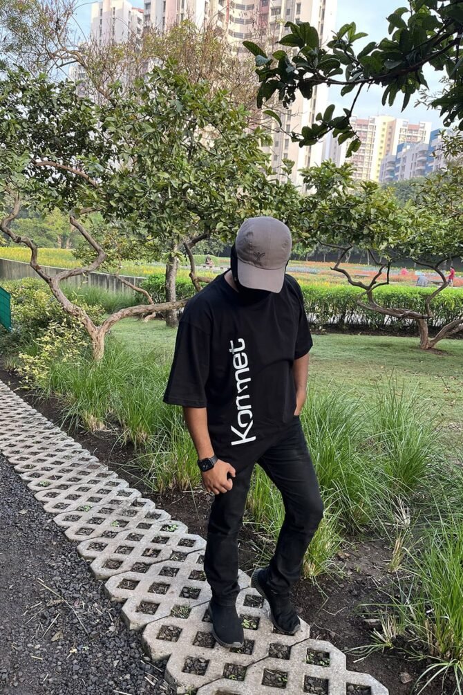 Kommet Signature Black Oversized T-shirt Kommet
