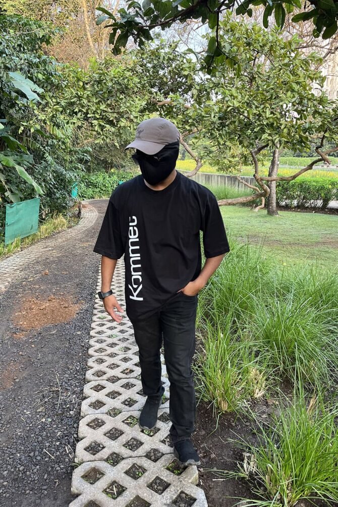 Kommet Signature Black Oversized T-shirt Kommet