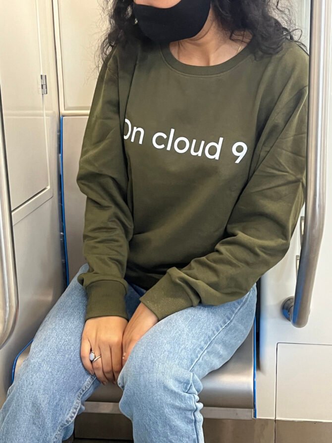 On cloud 9 IDIOM hoodie Kommet